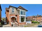 5 bedroom detached house for sale in Crescent Road, Chingford, E4