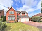 5 bedroom detached house for sale in Gibbs Close, Lower Moor, WR10