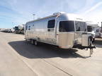 2024 Airstream Flying Cloud 27FB 27ft