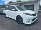 2017 Toyota Sienna SE Premium Minivan 4D