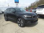 2024 Volvo XC40 B5 Ultimate Bright Theme