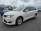 Pre-Owned 2017 Chrysler Pacifica Limited