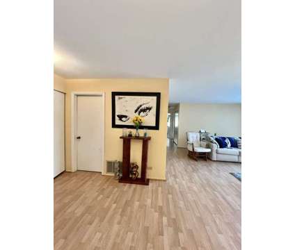 Beautiful, Upgraded Coach Home in Lexington Commons at 481 Thornhill Ln Un A2 in Wheeling IL is a Apartment