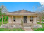 702 Mattie St, Wharton, TX 77488