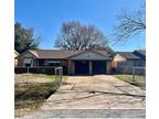 501 E Oak St, Highlands, TX 77562