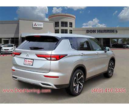 2024 Mitsubishi Outlander SE is a Silver 2024 Mitsubishi Outlander SE SUV in Plano TX