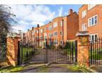 3 bedroom property for sale in Little Green, Richmond, TW9 -