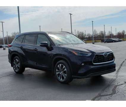 2022 Toyota Highlander XLE is a 2022 Toyota Highlander XLE SUV in Naperville IL