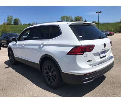 2024 Volkswagen Tiguan SE is a White 2024 Volkswagen Tiguan SE Car for Sale in Glenview IL