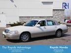 2005 Lincoln Town Car White, 174K miles