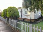 2 bed property for sale in Lippitts Hill, IG10, Loughton