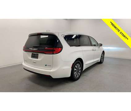 2022 Chrysler Pacifica Hybrid Limited is a White 2022 Chrysler Pacifica Hybrid Limited Hybrid in Holland MI