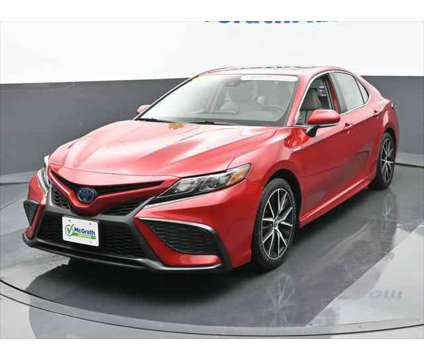 2021 Toyota Camry SE Hybrid is a 2021 Toyota Camry SE Hybrid in Dubuque IA
