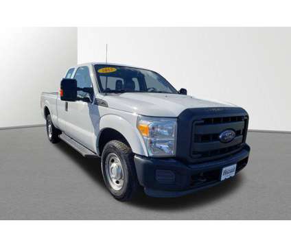 2015 Ford Super Duty F-250 SRW XL is a White 2015 Ford Car for Sale in Harvard IL