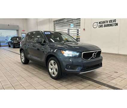 2022 Volvo XC40 Momentum is a Blue 2022 Volvo XC40 Car for Sale in Barrington IL