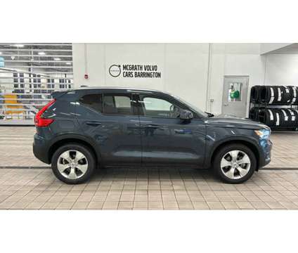 2022 Volvo XC40 Momentum is a Blue 2022 Volvo XC40 Car for Sale in Barrington IL