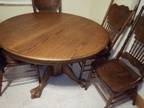 Solid Oak. Dinning room table and chairs