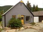 2 Bedrooms house, amazing yard in Crested Butte