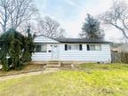 224 Spur Dr S Bay Shore, NY