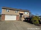 Home For Sale In Lindenhurst, New York