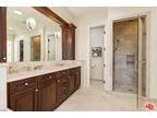 Condo For Sale In Los Angeles, California