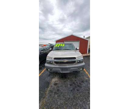 2002 Chevrolet Avalanche 1500 for sale is a Grey 2002 Chevrolet Avalanche 1500 Trim Car for Sale in South Chicago Heights IL