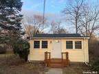 141 Jefferson Dr Mastic Beach, NY