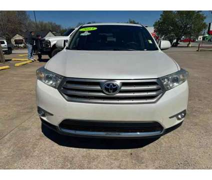 2013 Toyota Highlander for sale is a White 2013 Toyota Highlander Car for Sale in Fayetteville AR