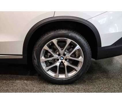 2024 BMW X5 xDrive40i is a White 2024 BMW X5 4.8is SUV in Akron OH