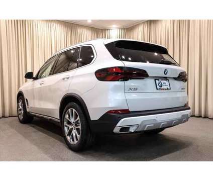 2024 BMW X5 xDrive40i is a White 2024 BMW X5 4.6is SUV in Akron OH