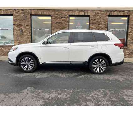 2020 Mitsubishi Outlander SEL 4WD 7 Passenger is a White 2020 Mitsubishi Outlander SEL Car for Sale in Clifton Park NY