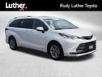 2021 Toyota Sienna White, 28K miles