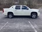 2013 Chevrolet Avalanche White, 106K miles