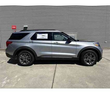 2024 Ford Explorer XLT is a Silver 2024 Ford Explorer XLT SUV in Gainesville FL