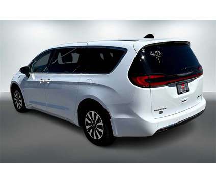 2024 Chrysler Pacifica Hybrid Select is a White 2024 Chrysler Pacifica Hybrid Hybrid in Kansas City KS