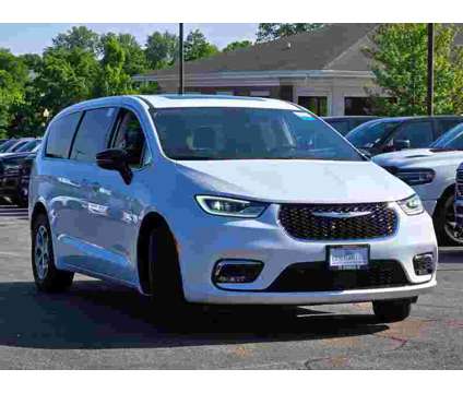 2024 Chrysler Pacifica Limited is a White 2024 Chrysler Pacifica Limited Car for Sale in Saint Charles IL