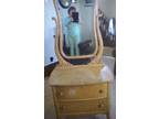 I'm selling a dresser with a mirror