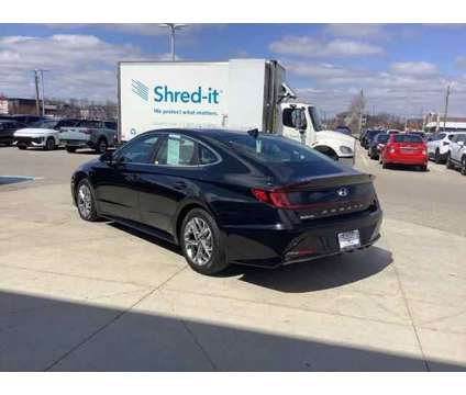 2022 Hyundai Sonata SEL is a Black 2022 Hyundai Sonata Sedan in Avon IN