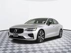 2022 Volvo S60 B5 Momentum