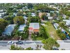 209 S M St Lake Worth, FL -