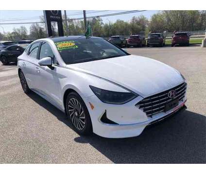 2021 Hyundai Sonata Limited is a White 2021 Hyundai Sonata Limited Sedan in Evansville IN