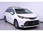 2021 Toyota Sienna White, 42K miles