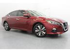 2022 Nissan Altima Red, 21K miles