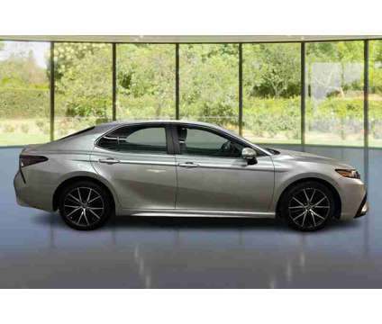 2022 Toyota Camry SE is a Black, Silver 2022 Toyota Camry SE Sedan in Fort Wayne IN