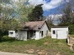 Home For Sale In Doniphan, Missouri