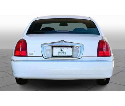 2001UsedLincolnUsedTown CarUsed4dr Sdn is a White 2001 Lincoln Town Car Car for Sale in Panama City FL