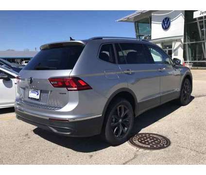 2024 Volkswagen Tiguan SE is a Silver 2024 Volkswagen Tiguan SE Car for Sale in Glenview IL