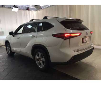 2020 Toyota Highlander is a White 2020 Toyota Highlander Car for Sale in Park Ridge IL