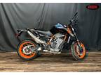 2023 KTM 890 Duke R