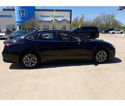 2023 Hyundai Sonata SEL is a Black 2023 Hyundai Sonata Sedan in Quincy IL